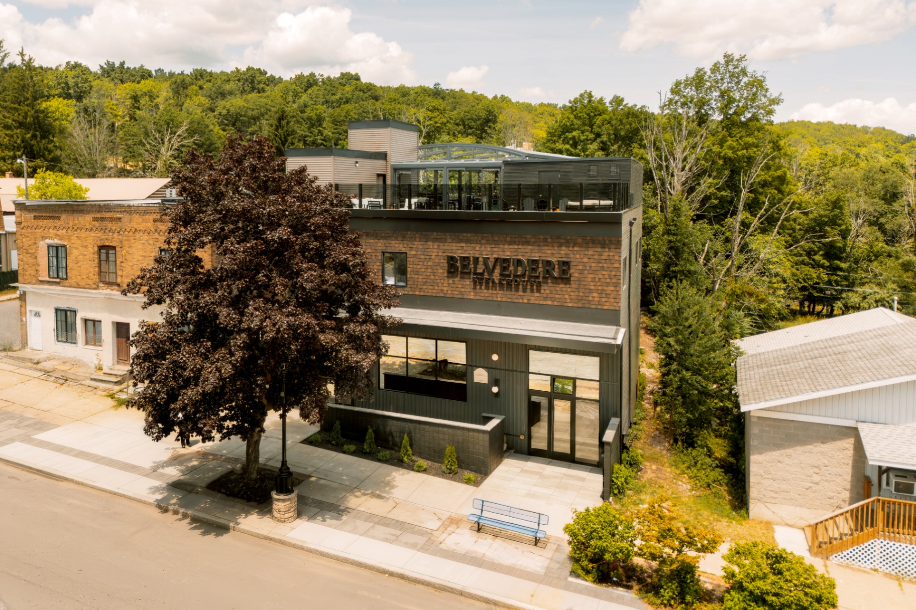 Aerial view of The Belvedere Suites lodge and its landscaped grounds in Woodridge, NY